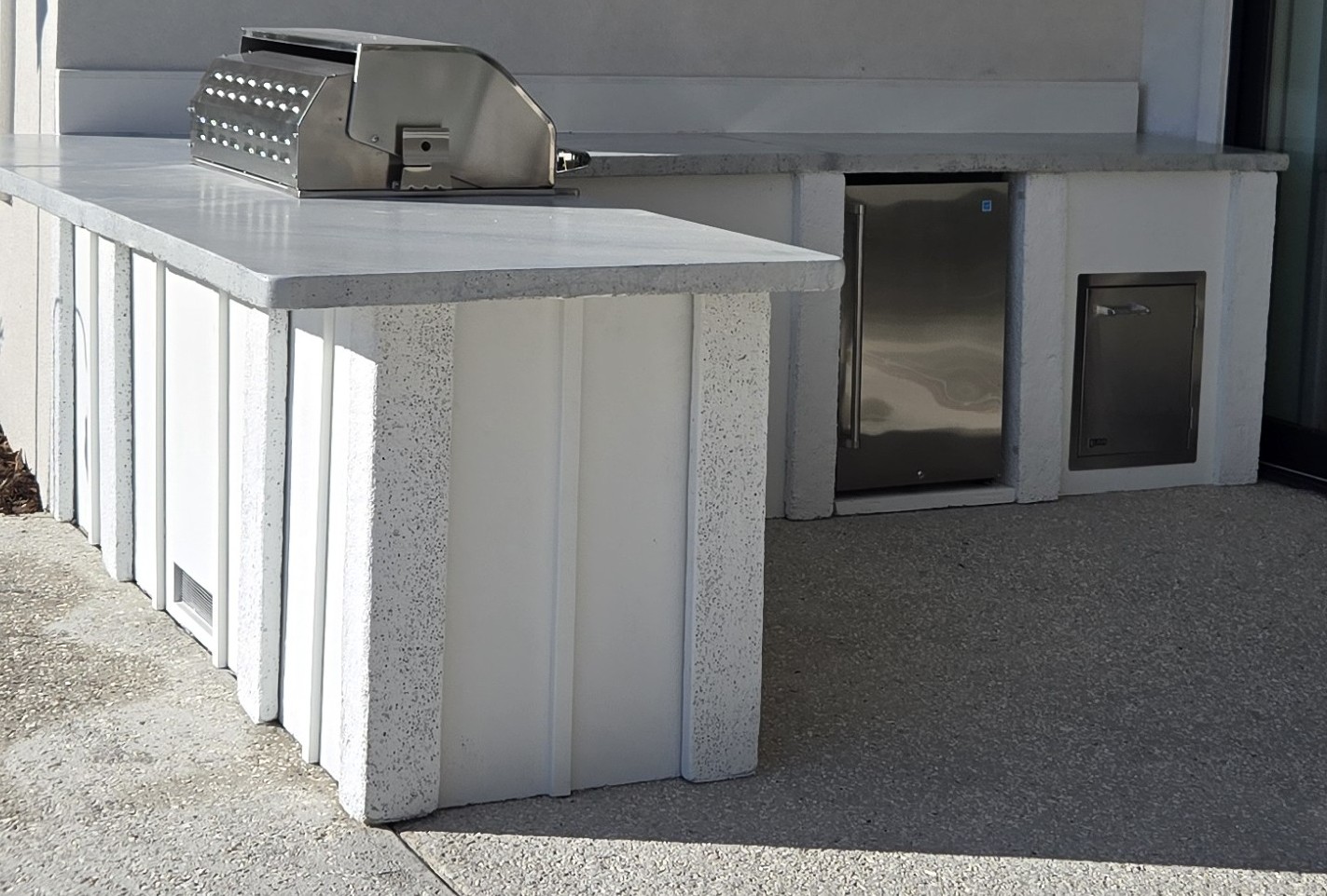 Batten-board L-shaped StoneKitchen outdoor kitchen in Surf Estates, North Myrtle Beach